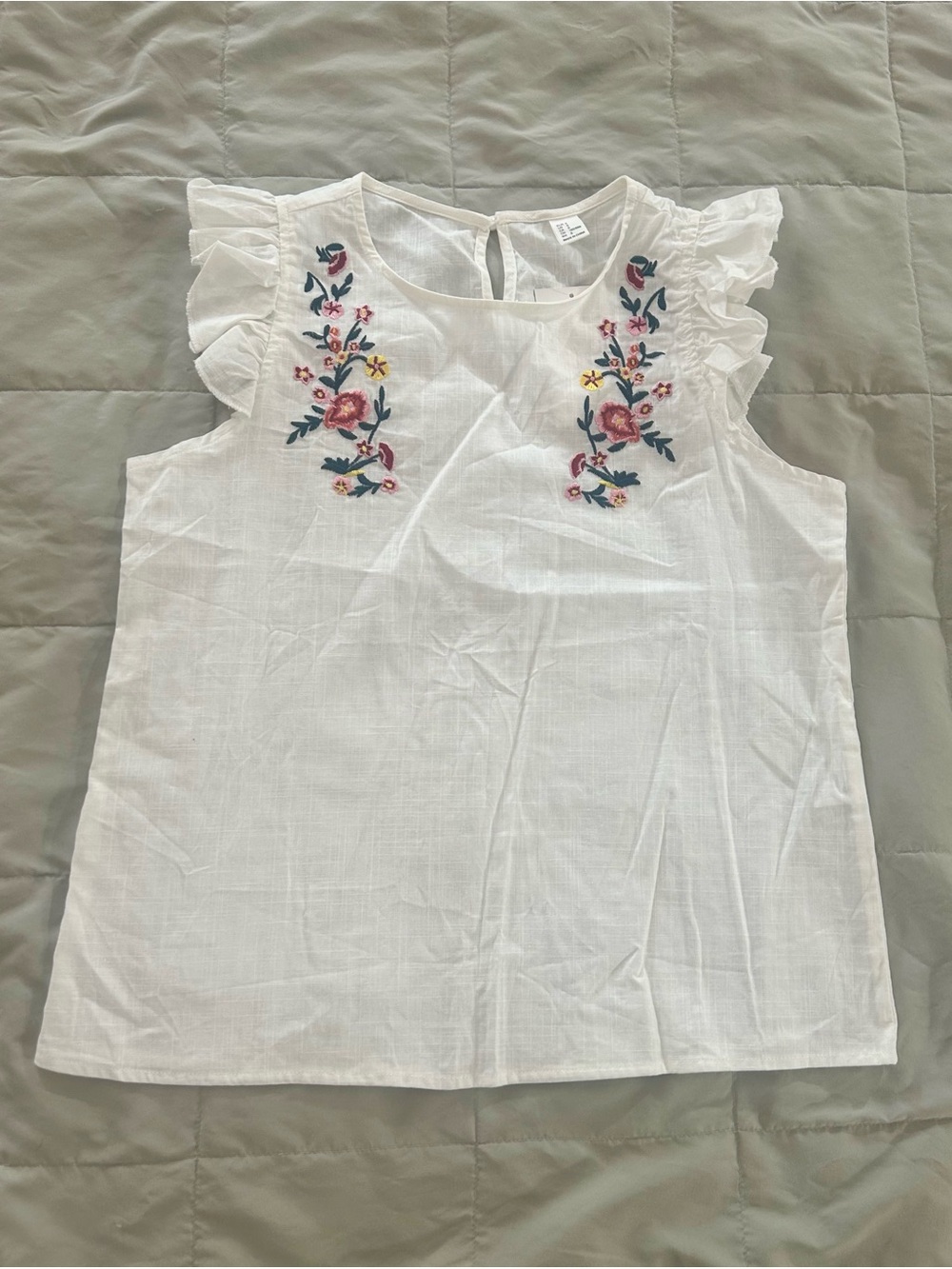 WDIRARA 100% Cotton Women’s White Embroidered, Ruffle Sleeve Top, Size Small NWT